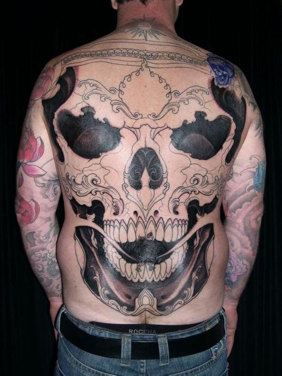 点击大图看下一张：JONDIX的好友的背部纹身作品图6