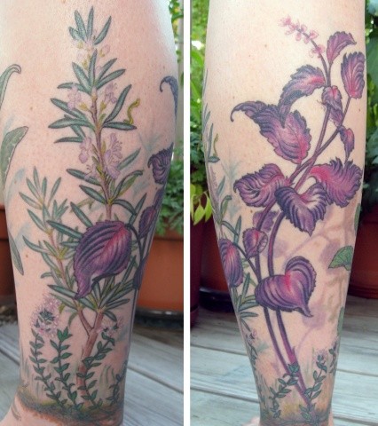 点击大图看下一张：芝加哥乳汁腿部纹身作品图2