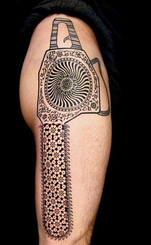 点击大图看下一张:芝加哥乳汁腿部纹身作品图4