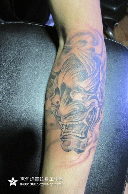 点击大图看下一张:时尚漂亮的纹身作品图3