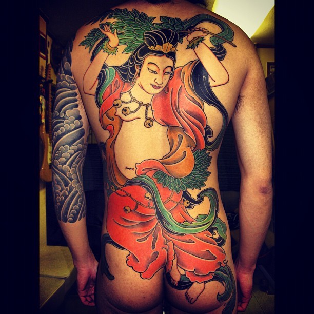 点击大图看下一张：日本 宫藏刺青 （MIYAZO TATTOO）满背纹身作品