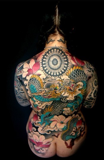 点击大图看下一张：luca ortis传统满背纹身作品图3