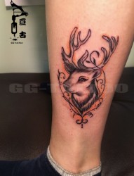 漂亮的腿部鹿纹身