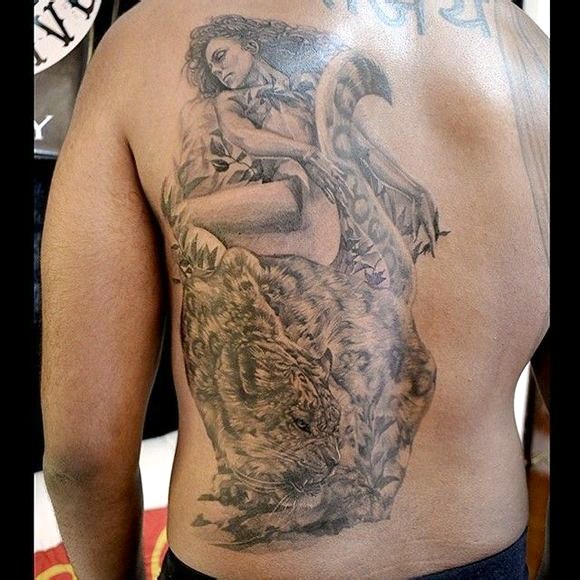 点击大图看下一张：新加坡 Elvin Yong（杨宜益）的背部纹身作品图2