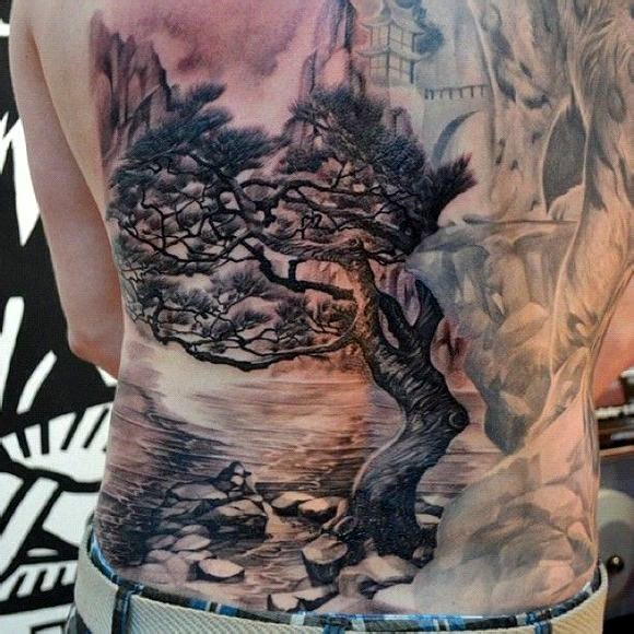 点击大图看下一张：新加坡 Elvin Yong（杨宜益）的背部纹身作品图5