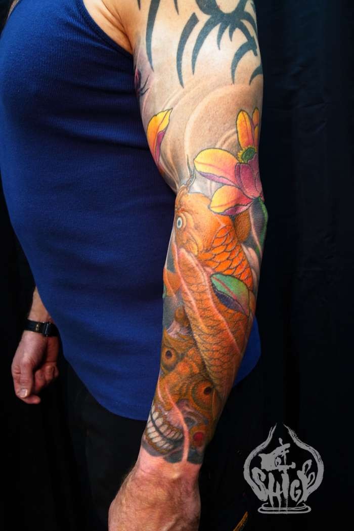 点击大图看下一张：色彩鲜艳的花臂纹身图5