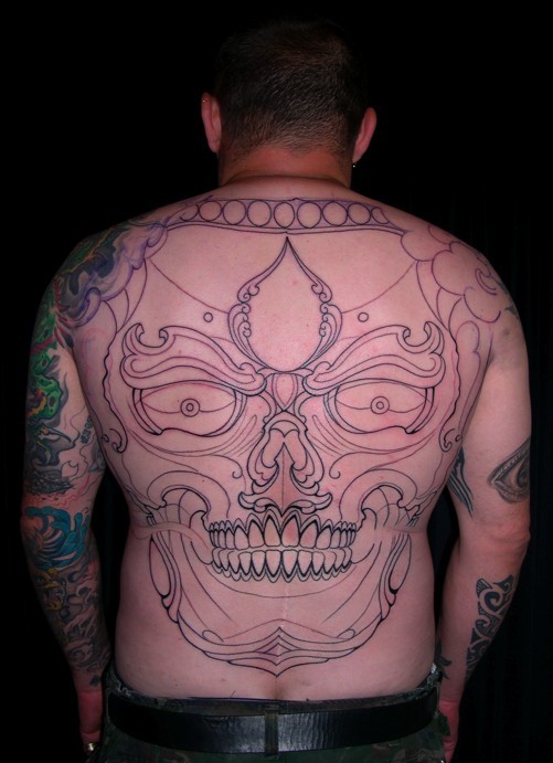 点击大图看下一张：纹身师霸气的满背纹身作品图2