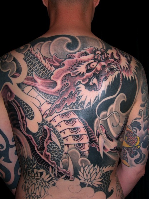 点击大图看下一张：纹身师霸气的满背纹身作品图5