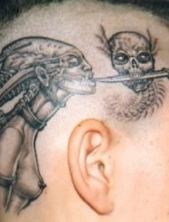 头部纹身图片：头部彩色五角星蜘蛛网纹身图片纹身作品