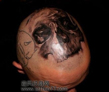 点击大图看下一张：头部超酷的骷髅纹身图片