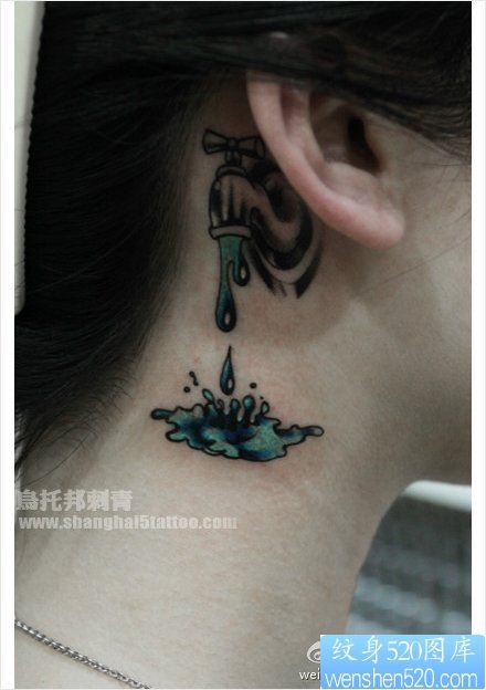 点击大图看下一张：女人耳部滴水的水龙头纹身图片