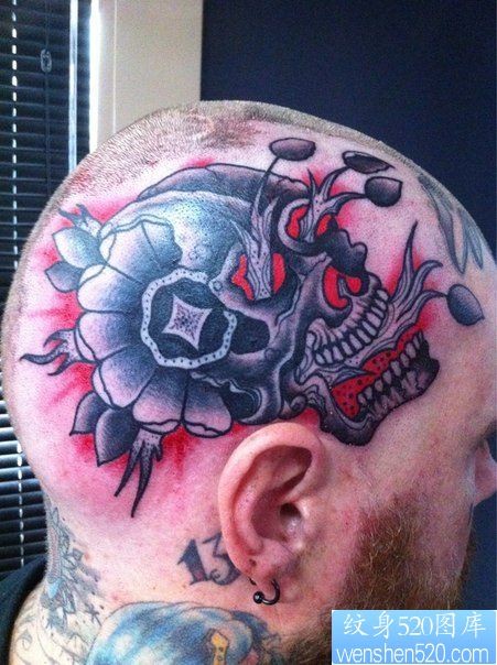 点击大图看下一张：头部潮流很酷的一幅骷髅纹身图片