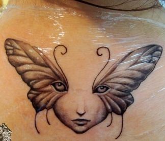 点击大图看下一张：颈部纹身图片：蝴蝶翅膀精灵纹身图片纹身作品