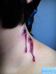 女孩子颈部流行可爱的图腾猫咪纹身图片