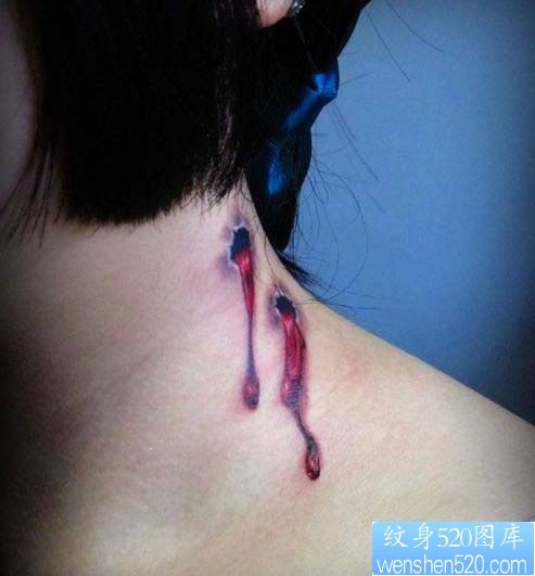 点击大图看下一张：颈部经典的弹孔血滴纹身图片