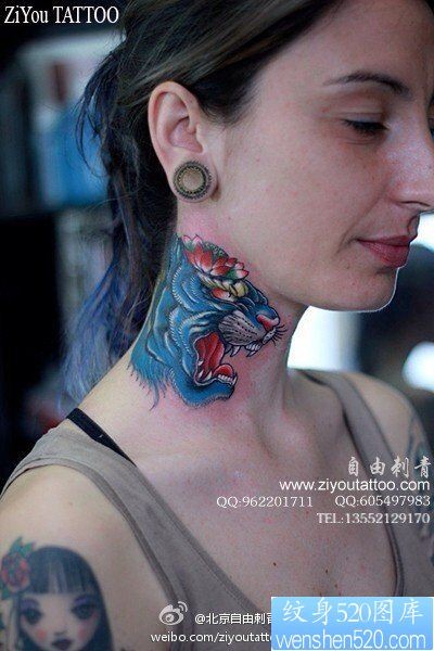 点击大图看下一张：女人脖子处时尚精美的虎头纹身图片