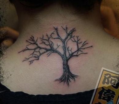 点击大图看下一张：一幅脖子流行的树纹身图片