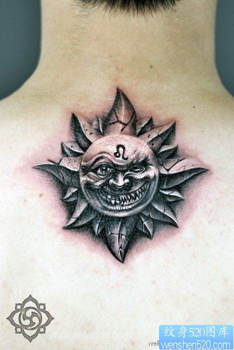 点击大图看下一张：一幅颈部狮子座太阳神纹身图片推荐