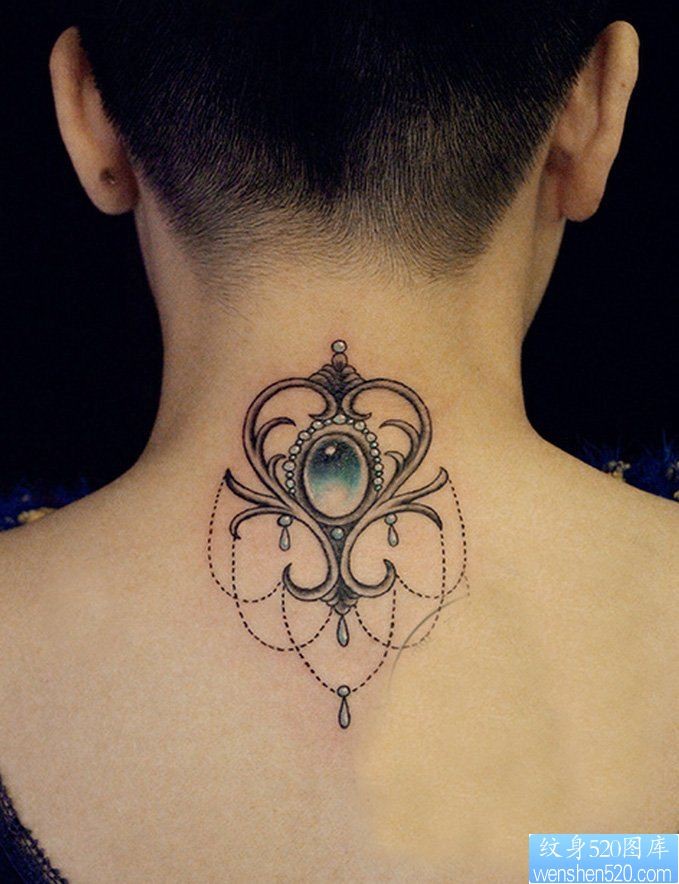 点击大图看下一张：一幅女人脖子钻石纹身图片由纹身图片推荐