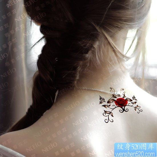 点击大图看下一张：一幅女人脖子花纹身图片由纹身520图库推荐