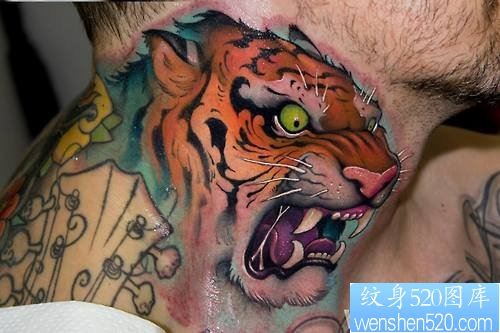 点击大图看下一张：男人脖子上霸气的老虎纹身图案