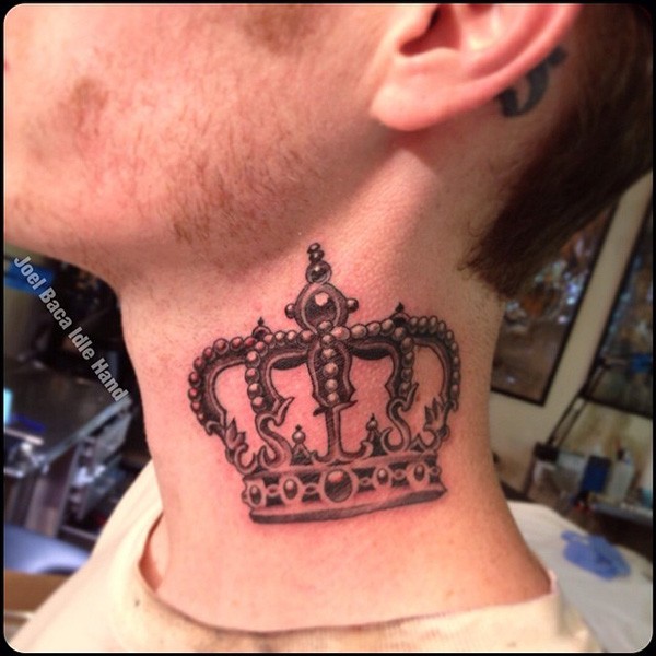 点击大图看下一张：颈部好看的皇冠纹身图2