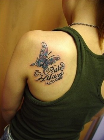 点击大图看下一张：女性肩部蝴蝶刺青
