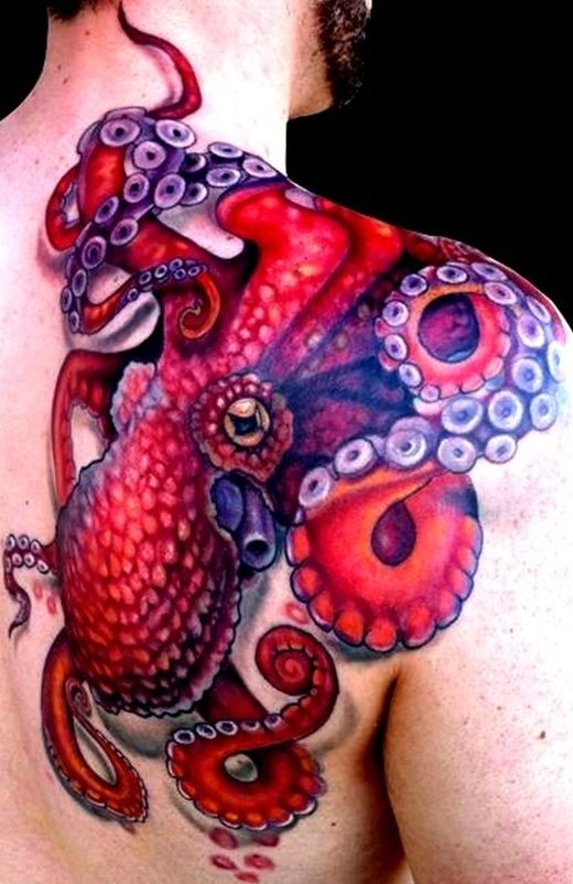 点击大图看下一张：肩部大气的章鱼纹身