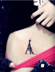 女性肩部巴黎埃菲尔铁塔漂亮刺青