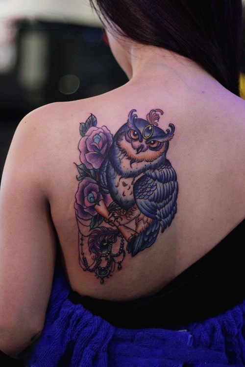 点击大图看下一张：女生香肩猫头鹰纹身图案
