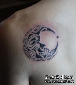 点击大图看下一张:肩部图腾月亮纹身