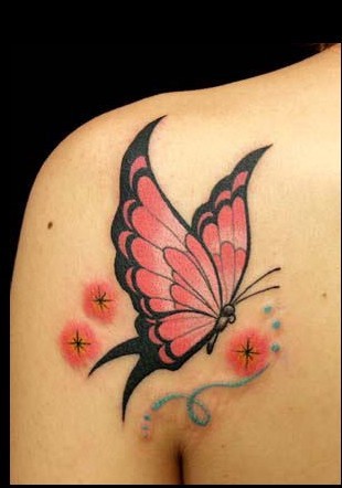点击大图看下一张：专业纹身图库：后肩背蝴蝶纹身图片作品