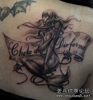 点击大图看下一张:美女肩部黑灰美人鱼纹身