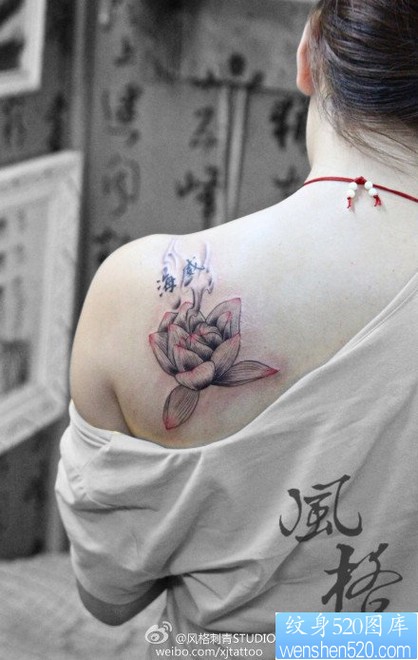 点击大图看下一张:女人肩背唯美清雅的莲花纹身图片