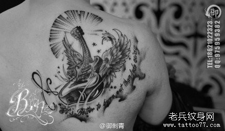 点击大图看下一张:肩背潮流经典的吉他纹身图片