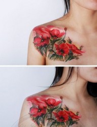 女人肩背漂亮时尚的船锚玫瑰花纹身图片
