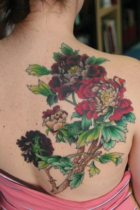 点击大图看下一张：美女肩背精美好看的水墨写意牡丹纹身图片图3