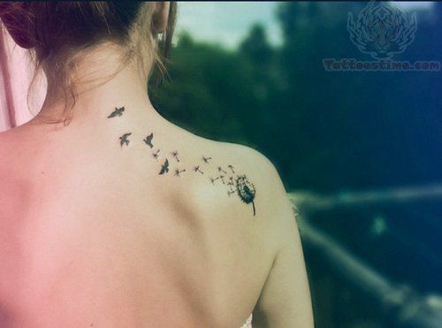 点击大图看下一张：女人肩背小巧唯美的蒲公英与小鸟纹身图片图2