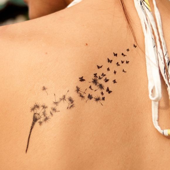 点击大图看下一张：女人肩背小巧唯美的蒲公英与小鸟纹身图片图3