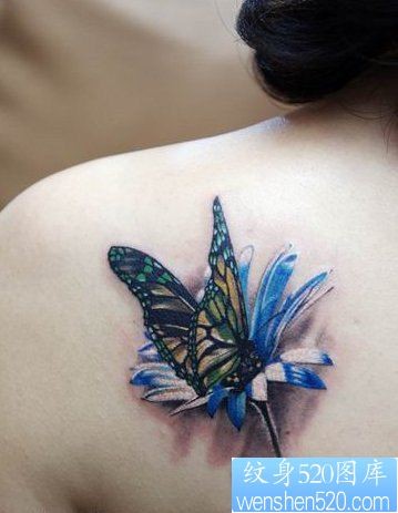 点击大图看下一张：520纹身推荐一幅肩背蝴蝶花纹身图片