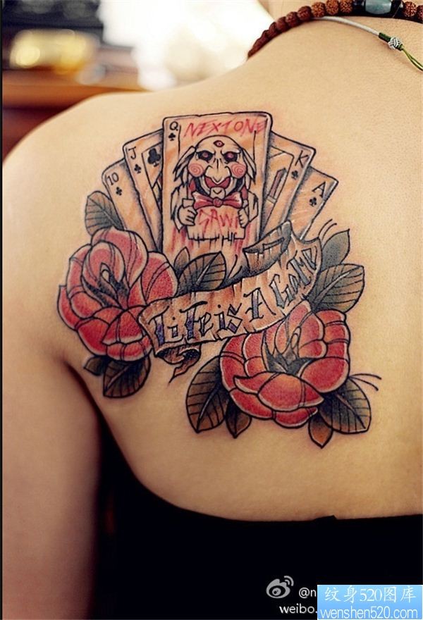 点击大图看下一张：一幅扑克牌玫瑰花纹身图案