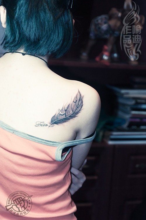 点击大图看下一张：时尚人士得选择——羽毛纹身