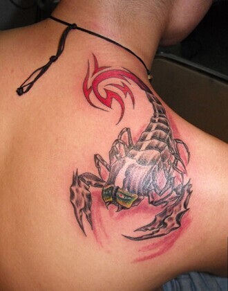 点击大图看下一张：帅气好看的蝎子刺青