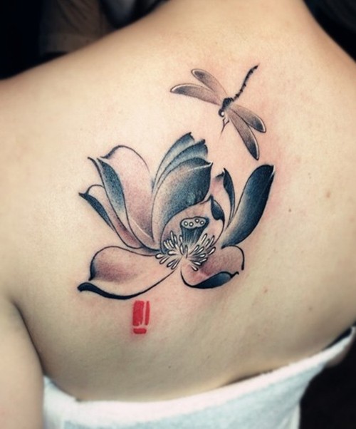 点击大图看下一张:小巧时尚的蜻蜓图案纹身图7