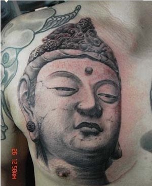 点击大图看下一张：左胸释迦牟尼佛像纹身