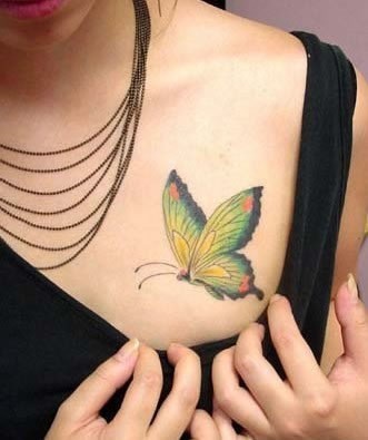 点击大图看下一张：好看唯美的女性胸部蝴蝶纹身图案hudiewenshen图3