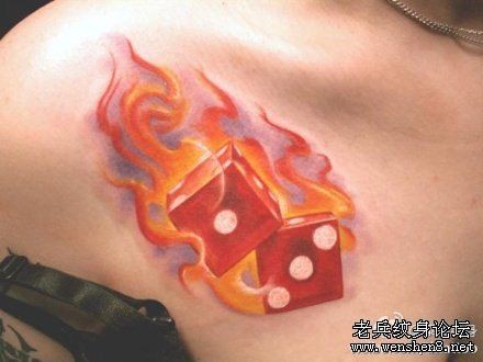 点击大图看下一张：色子火焰纹身图片：胸部色子火焰纹身图片纹身作品