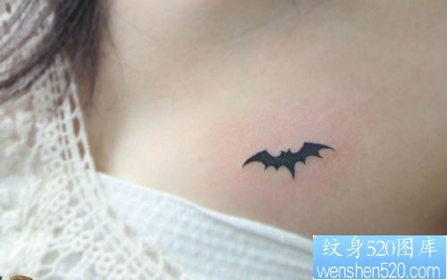点击大图看下一张：胸部纹身图片：胸部图腾蝙蝠纹身图片纹身作品
