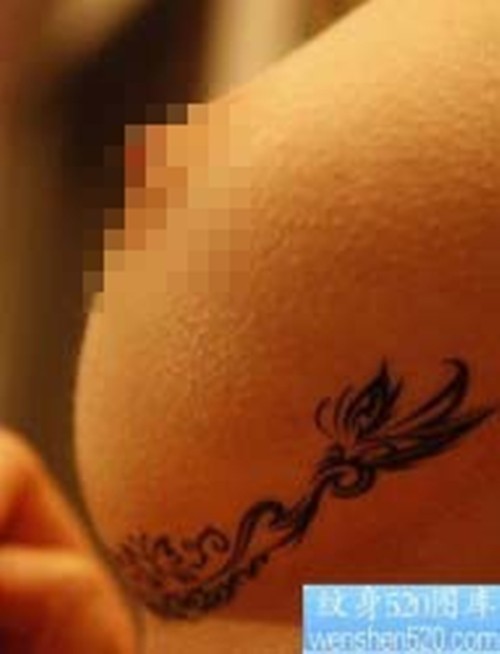 点击大图看下一张：另类性感胸部图腾藤蔓纹身图片纹身作品