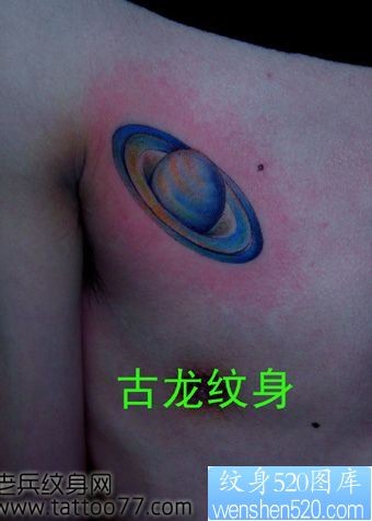 点击大图看下一张：胸部彩色小星球纹身图片